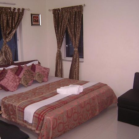 Innra Guest House Kolkata Room photo